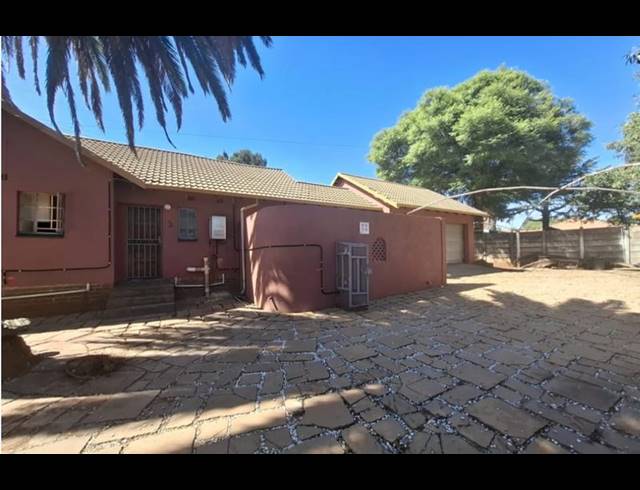 5 BEDROOM HOUSE FOR SALE IN SIMMERFIELD